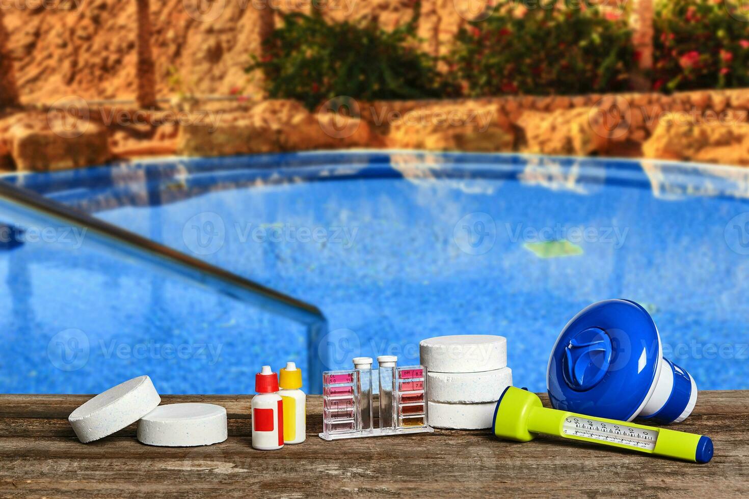 equipamento com químico limpeza produtos e Ferramentas para a manutenção do a natação piscina. foto