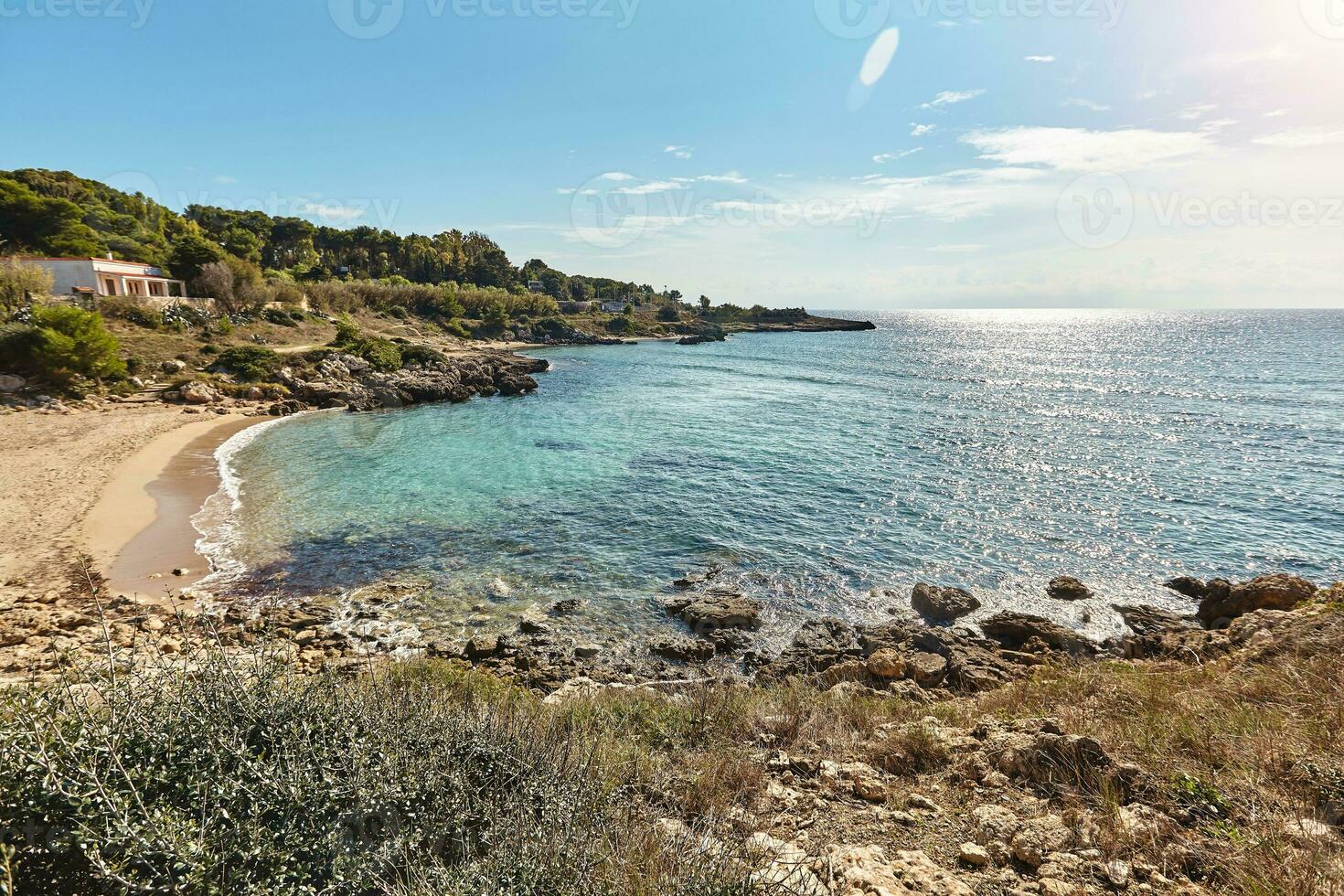 tirar o fôlego natural paisagens e beira-mar do puglia, Itália. foto