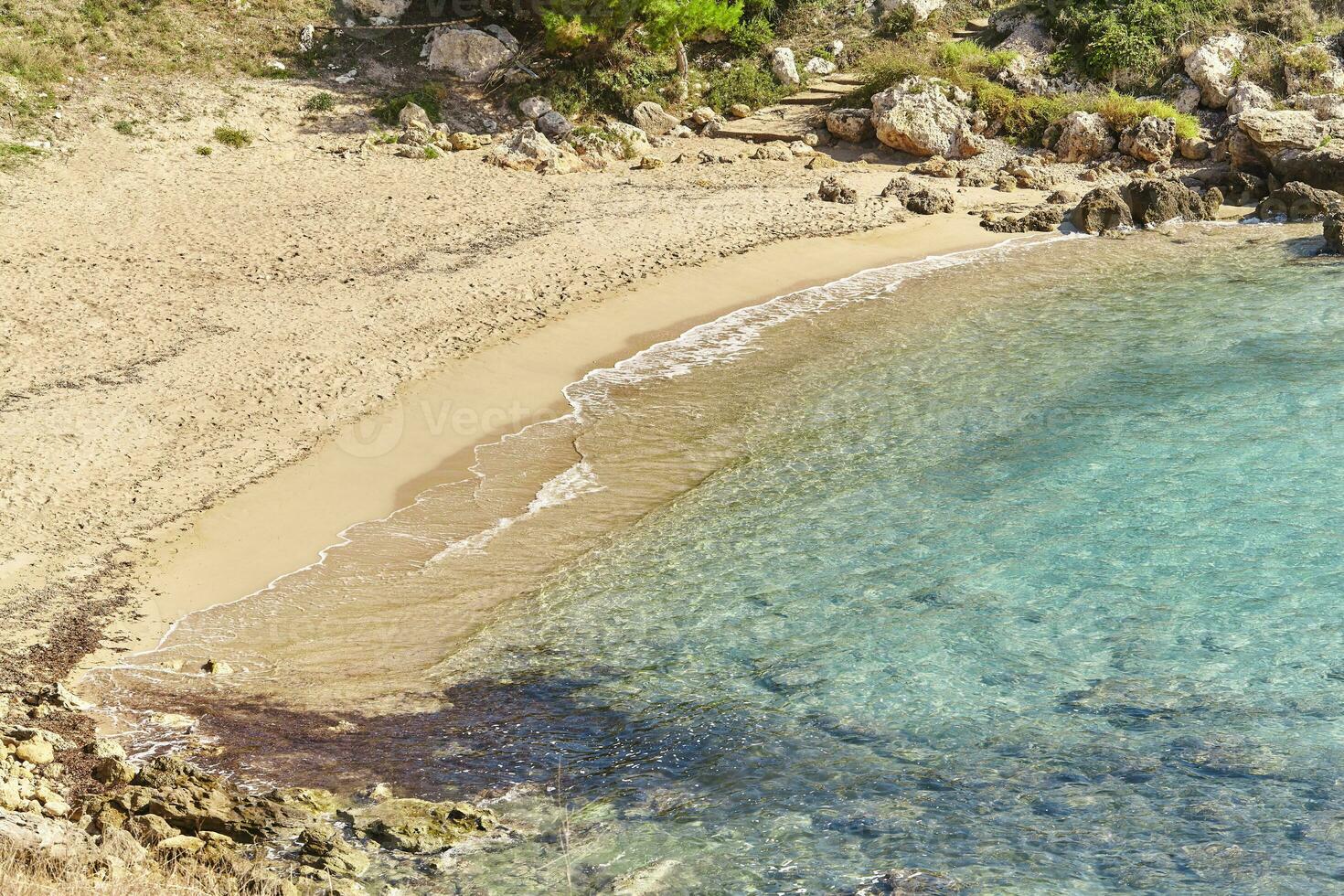 tirar o fôlego natural paisagens e beira-mar do puglia, Itália. foto