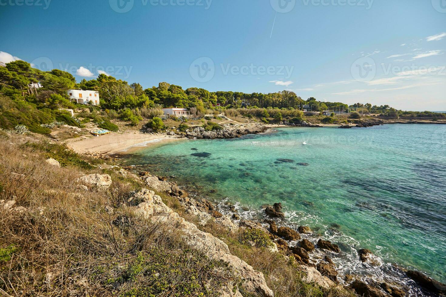 tirar o fôlego natural paisagens e beira-mar do puglia, Itália. foto