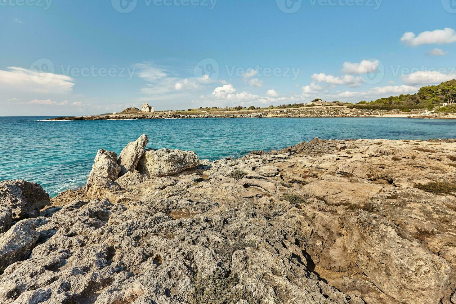 tirar o fôlego natural paisagens e beira-mar do puglia, Itália. foto