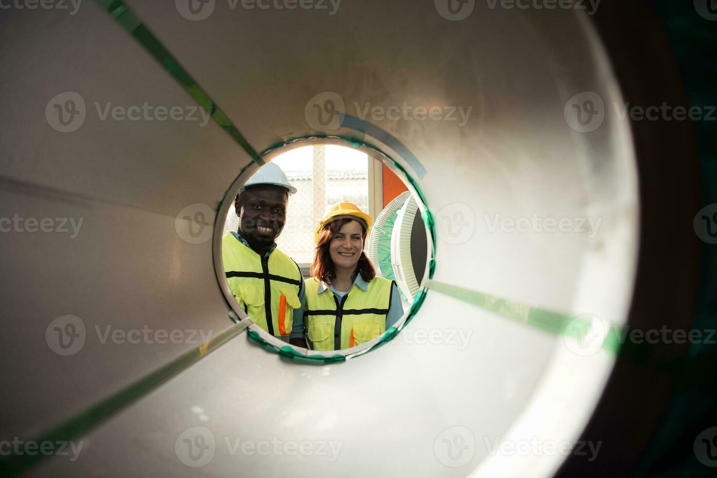 uma equipe do jovem homens e mulher trabalhando dentro uma armazém armazenando rolos do metal folhas. inspecionando a metal Folha rolos armazenado dentro a armazém para estar importado para a metal Folha Produção linha. foto