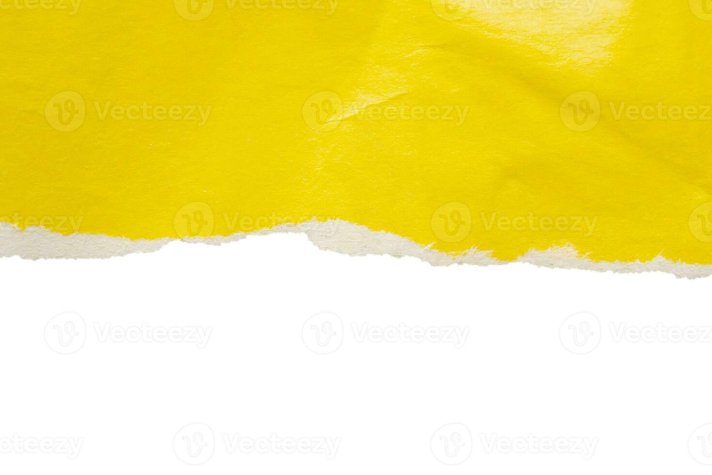 tiras de bordas rasgadas de papel amarelo rasgadas isoladas no fundo branco foto