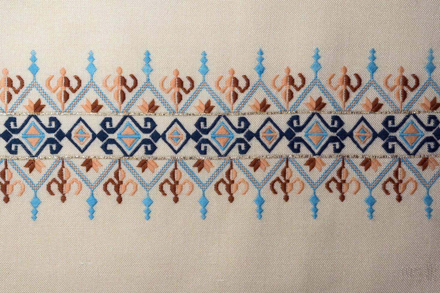 bordados coloridos artesanais vintage com padrões tradicionais turcos foto