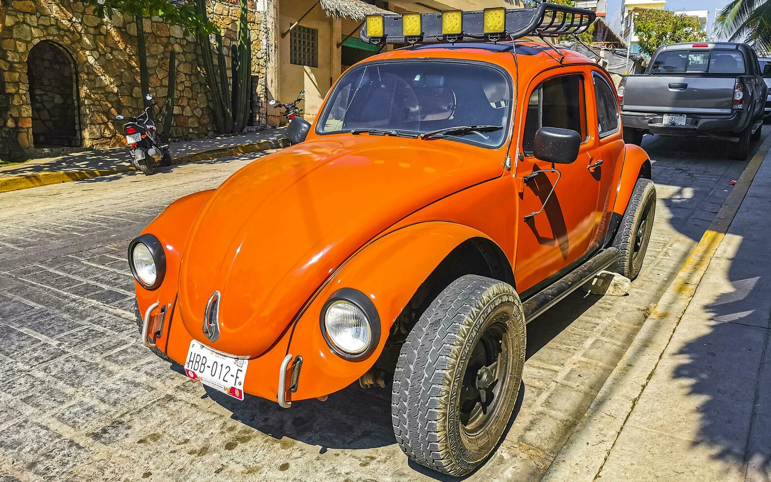 porto escondido Oaxaca México 2023 colorida sintonizado velho clássico vintage carro carros porto escondido México. foto