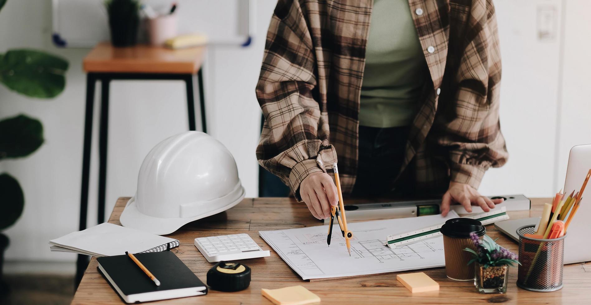 conceito de engenheiro e arquiteto, arquitetos engenheiros foto