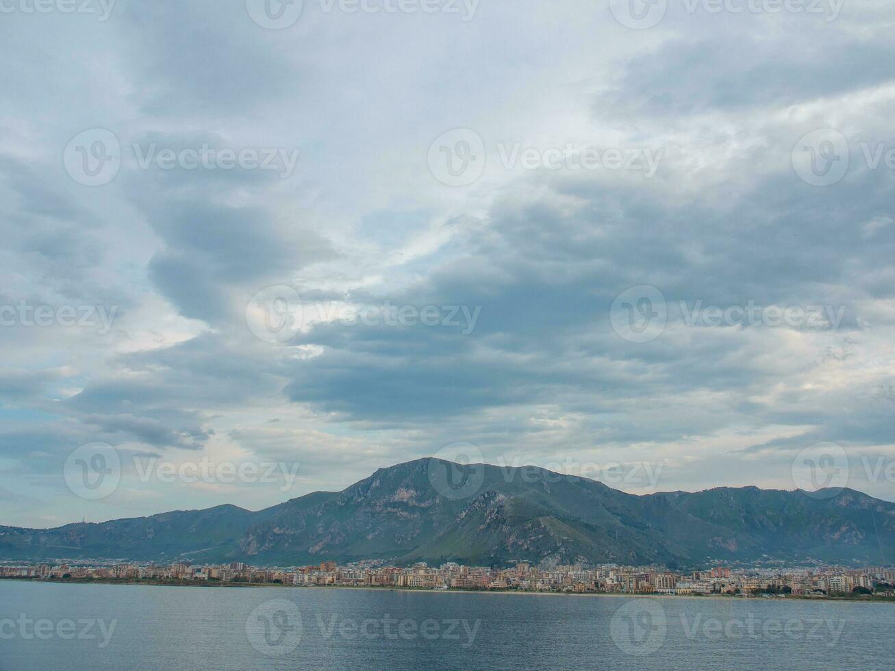 a cidade do palermo dentro itlaly foto