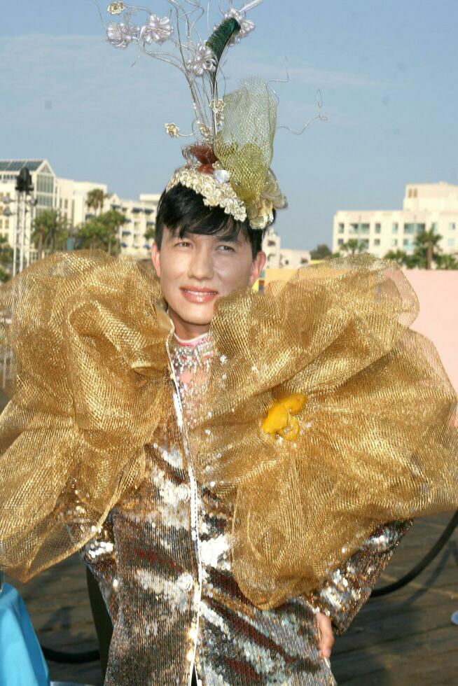 bobby na moda A chegar às a Raposa televisão tca verão 08 festa às a santa monica cais dentro santa monica ca em Julho 14 2008 foto