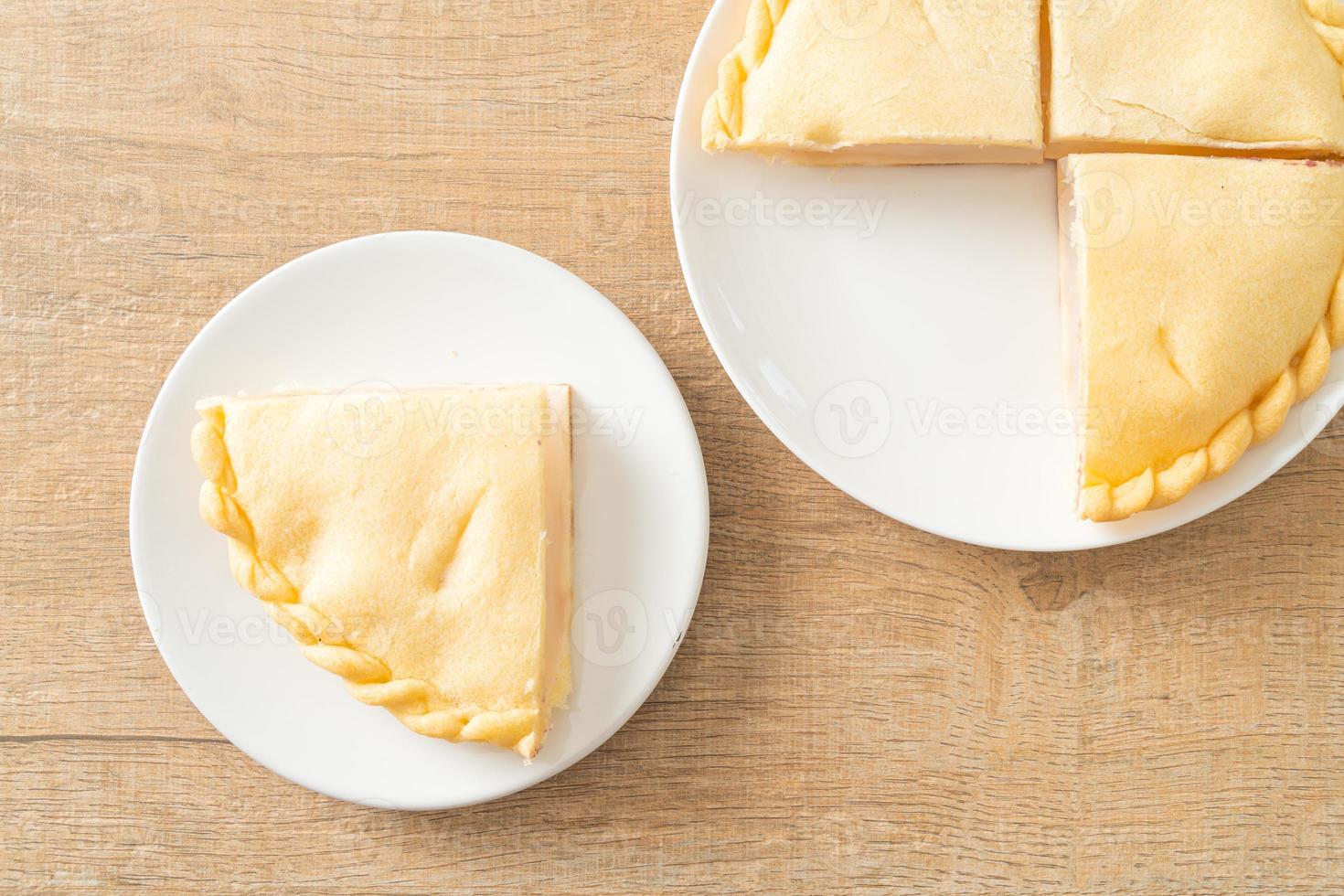 torta de palmeira no prato foto