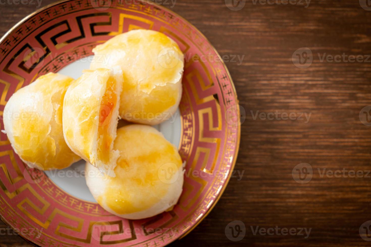 Bolo De Lua De Massa Chinesa Com Ovos De Amendoim Salgado foto