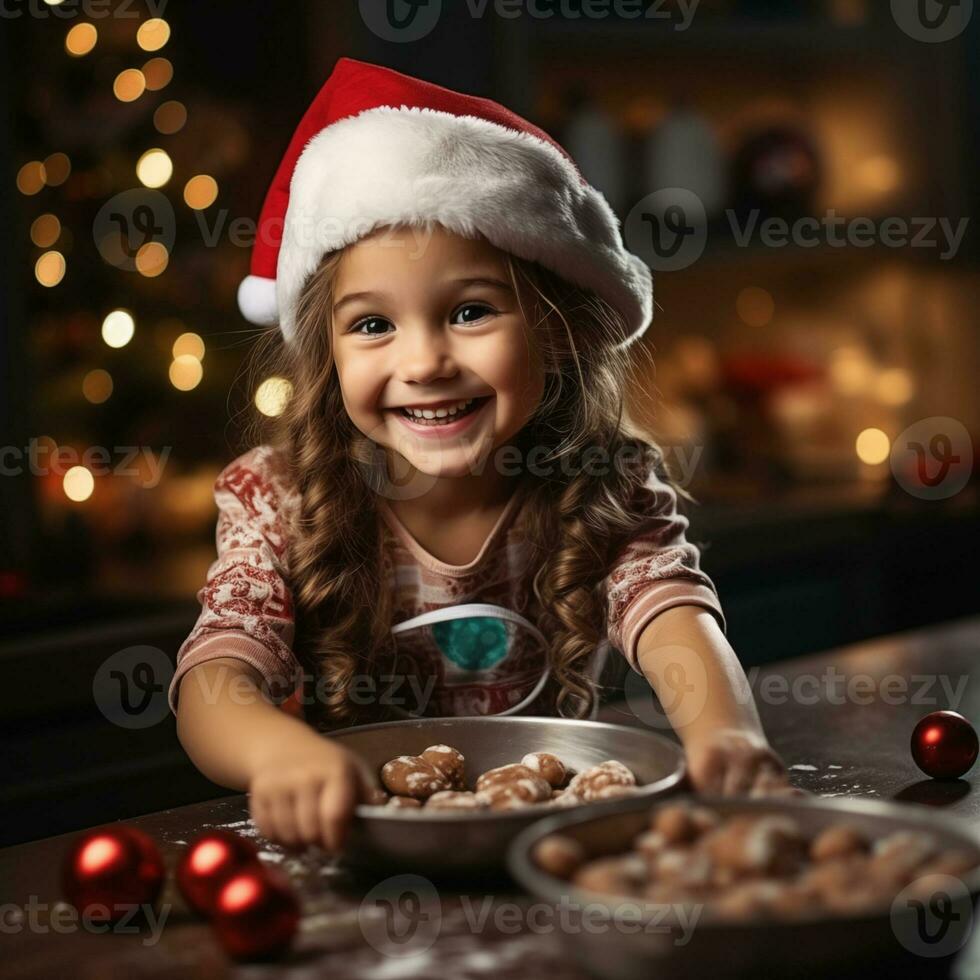 feliz pequeno menina assar Natal biscoitos em acolhedor cozinha às lar, Natal decorações em fundo foto