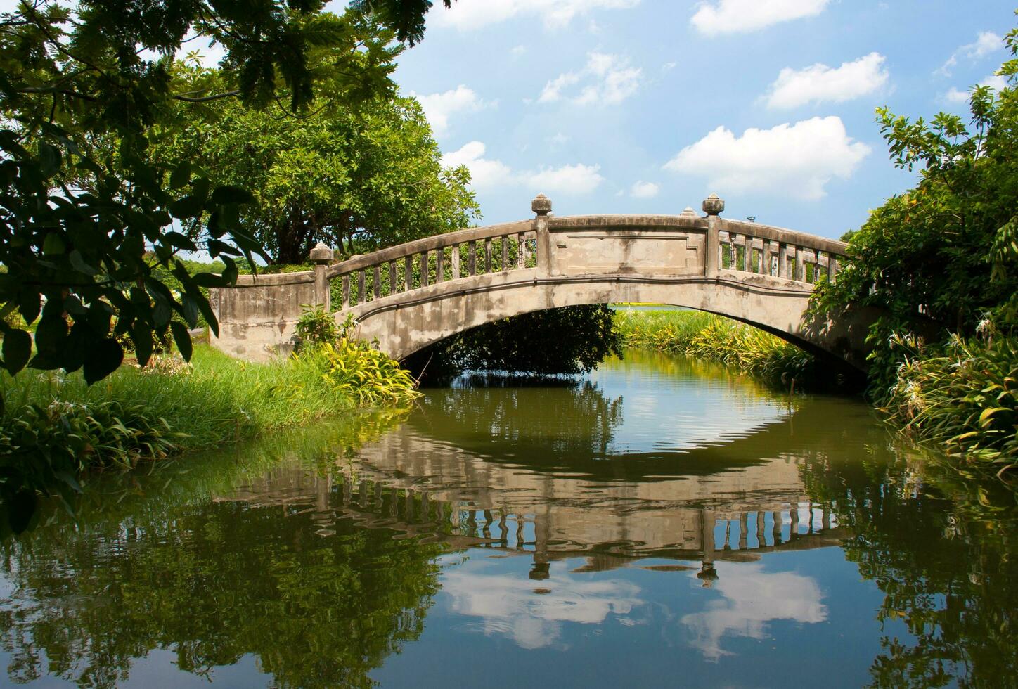 ponte sobre o canal foto