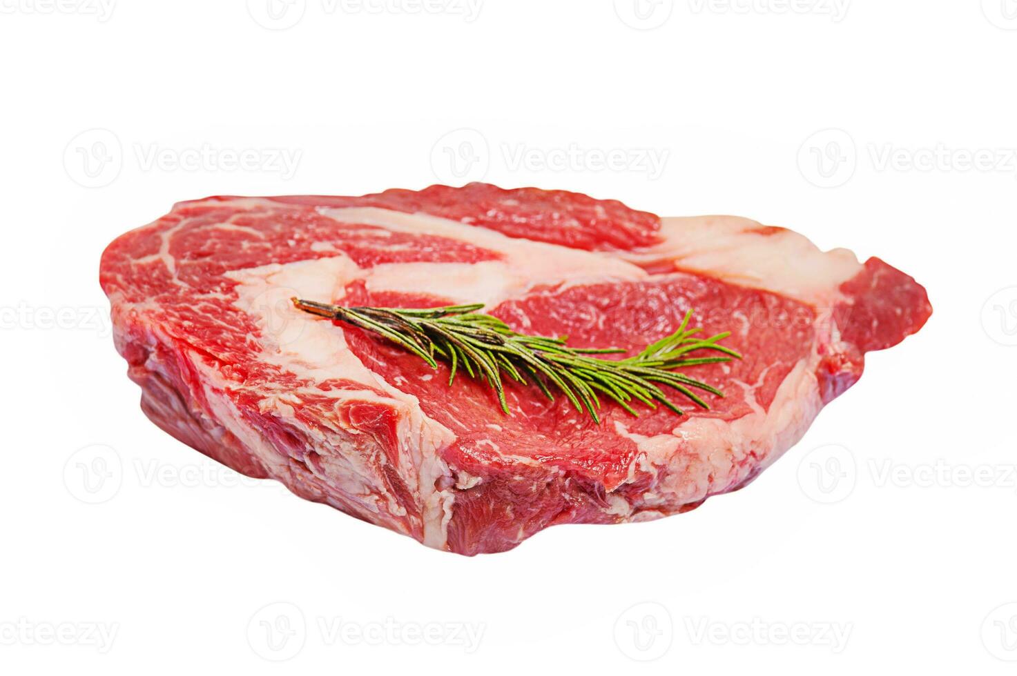 carne bife com uma raminho do alecrim. carne isolar em branco. foto