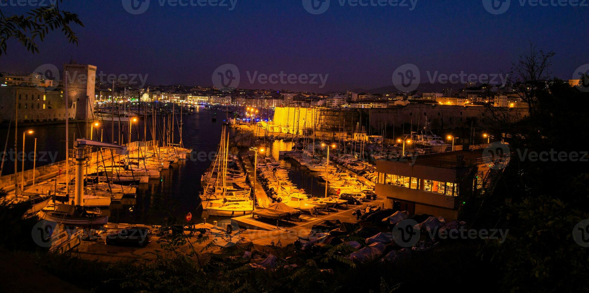 cidade noite Marselha dentro bouche du rhone foto