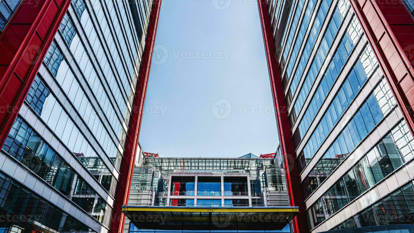 centro da cidade cidade construção imagem com urbano Horizonte e moderno arquitetura foto