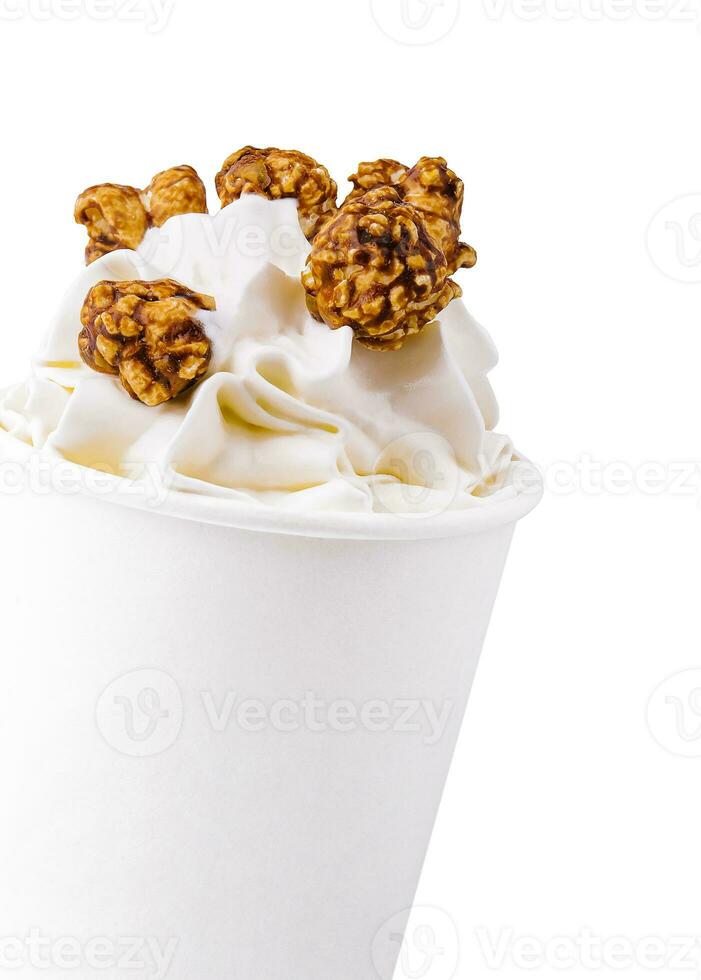 milkshake com caramelo xarope e Pipoca foto