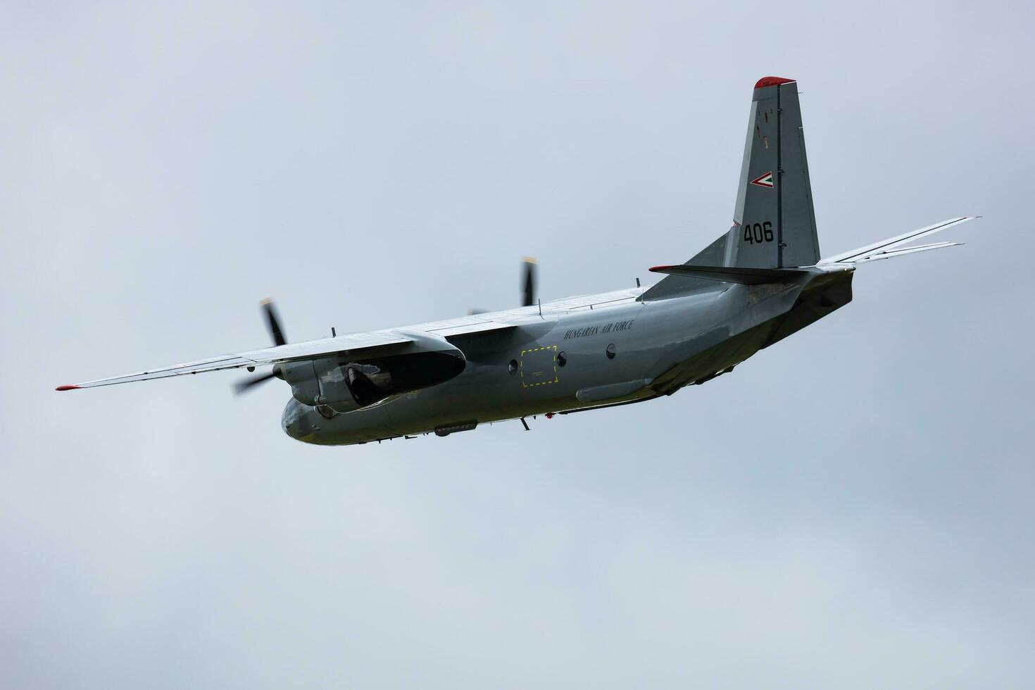 militares transporte avião às ar base. ar força voar Operação. aviação e aeronaves. ar elevador. militares indústria. mosca e vôo. foto