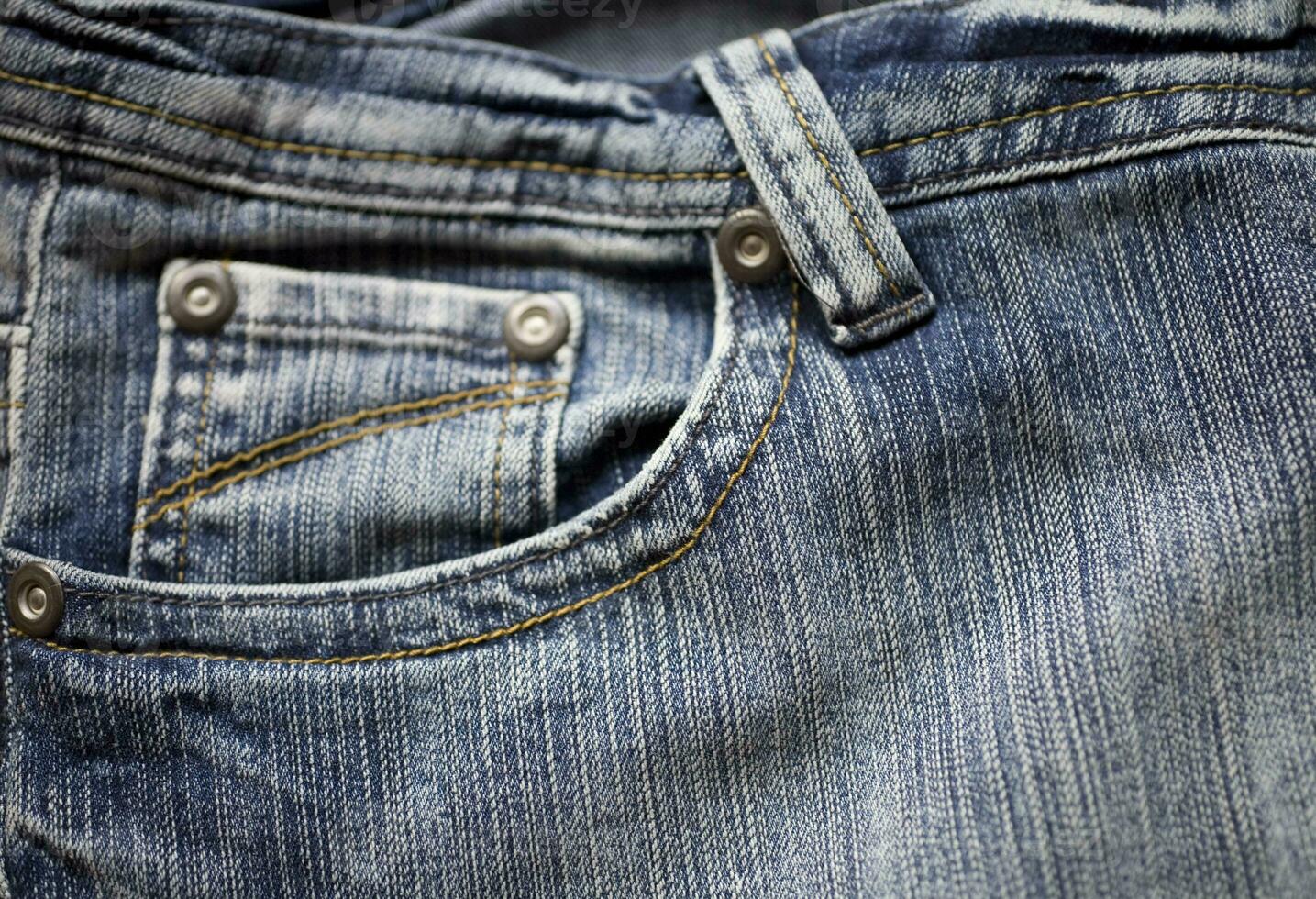 jeans fundo azul foto