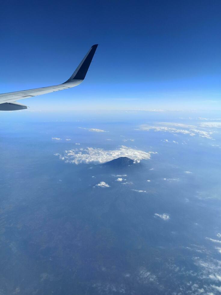 aéreo Visão a partir de a comercial avião janela foto