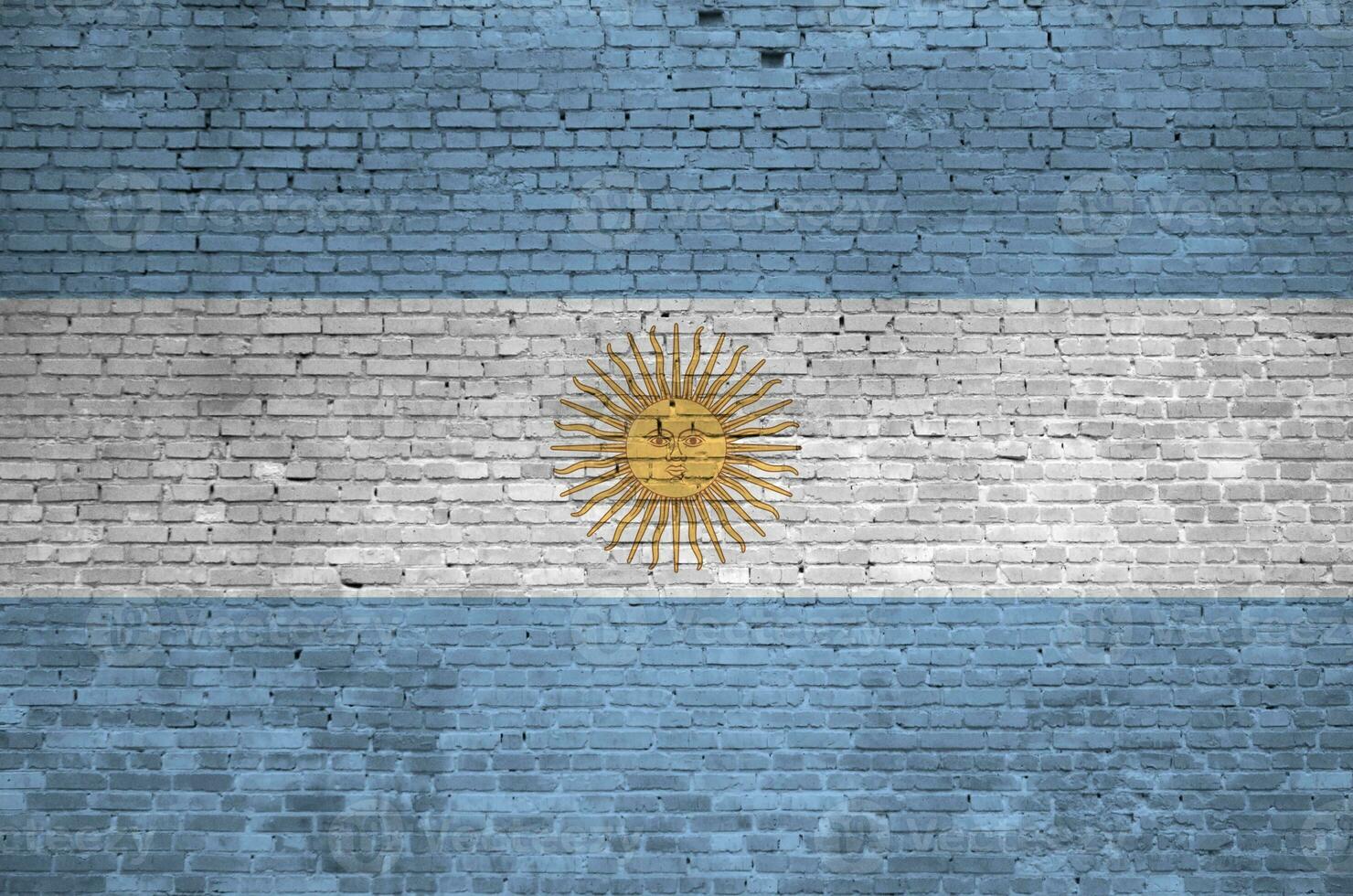 Argentina bandeira retratado dentro pintura cores em velho tijolo muro. texturizado bandeira em grande tijolo parede alvenaria fundo foto