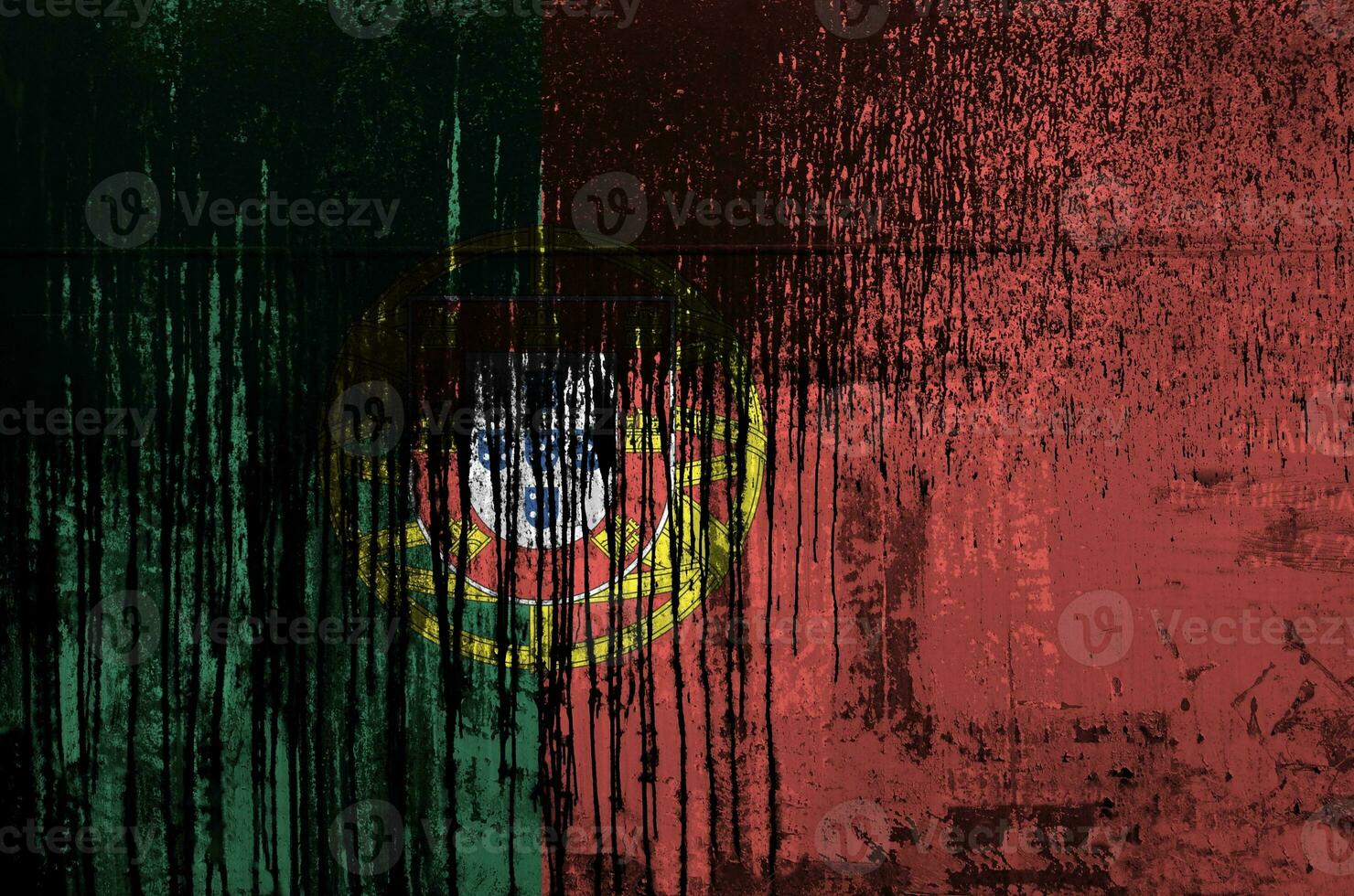 Portugal bandeira retratado dentro pintura cores em velho e sujo óleo barril parede fechar-se. texturizado bandeira em rude fundo foto