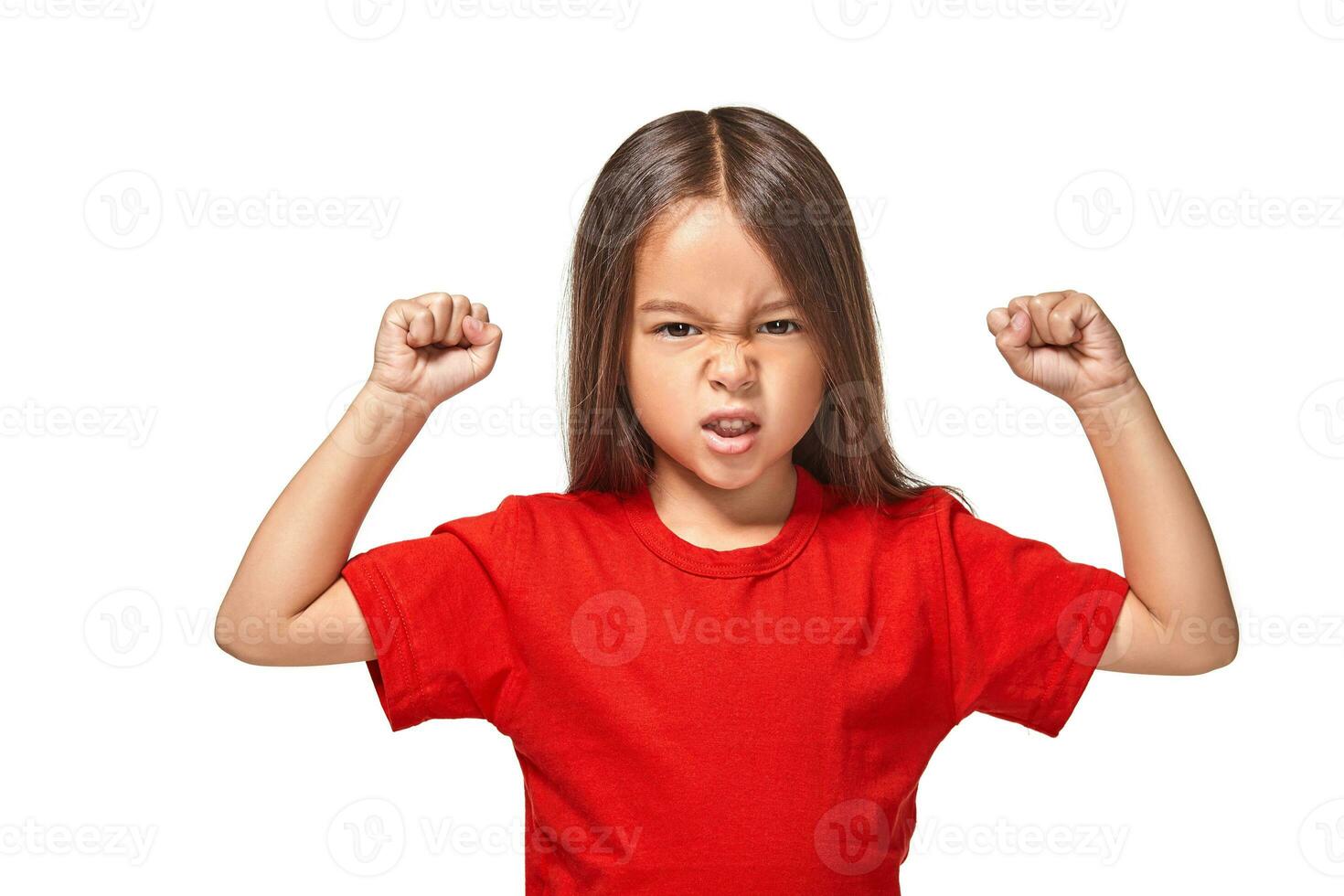 lindo menina dentro vermelho camiseta shakes dela dois punhos foto