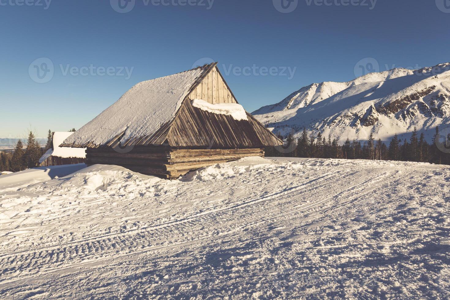 inverno panorama do hala gasienicowa vale gasienicowa dentro tatra montanhas dentro Zakopane, Polônia foto