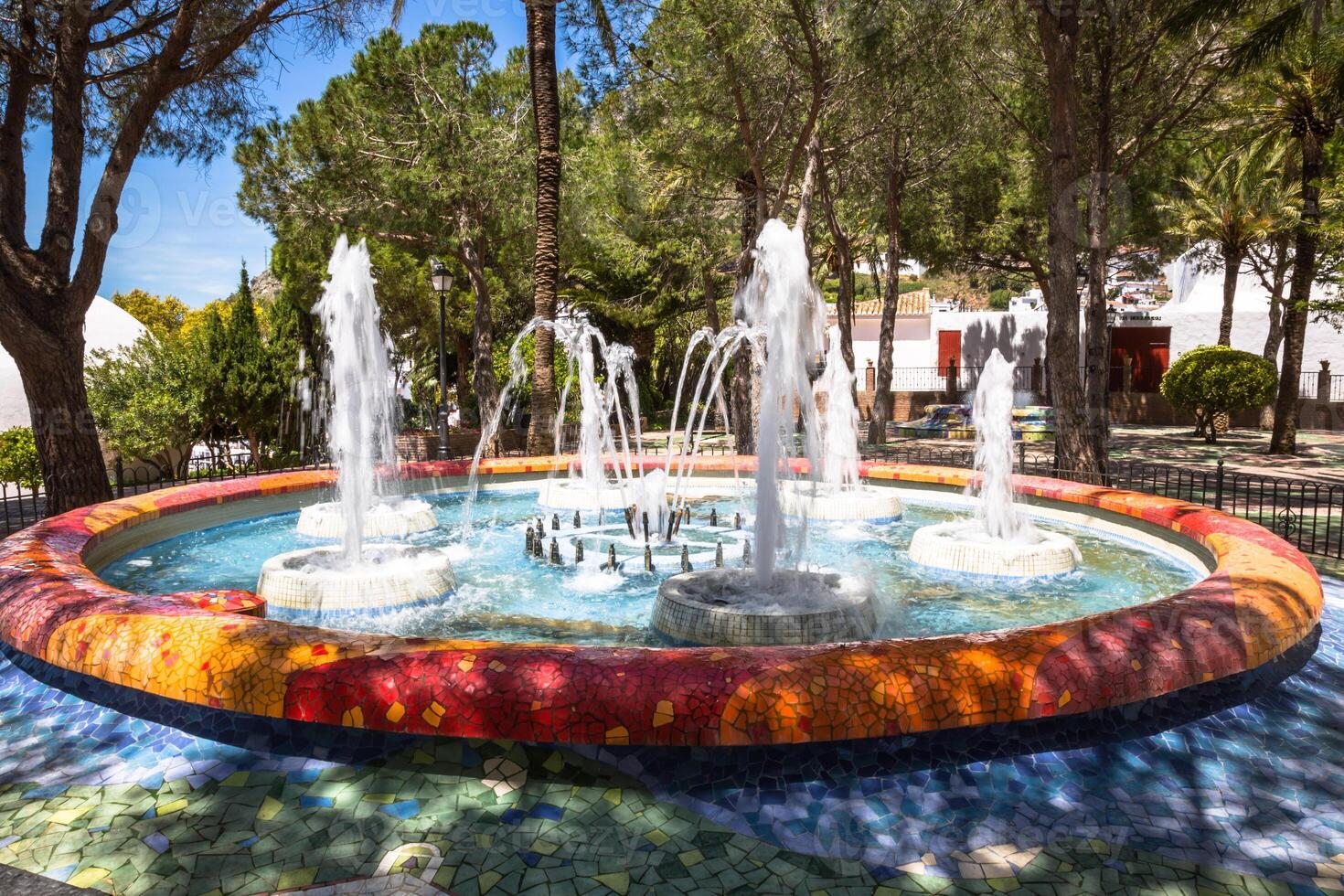 fonte dentro a parque Mija, Espanha foto