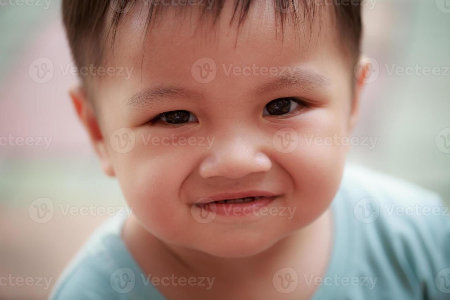 menino feliz. foto