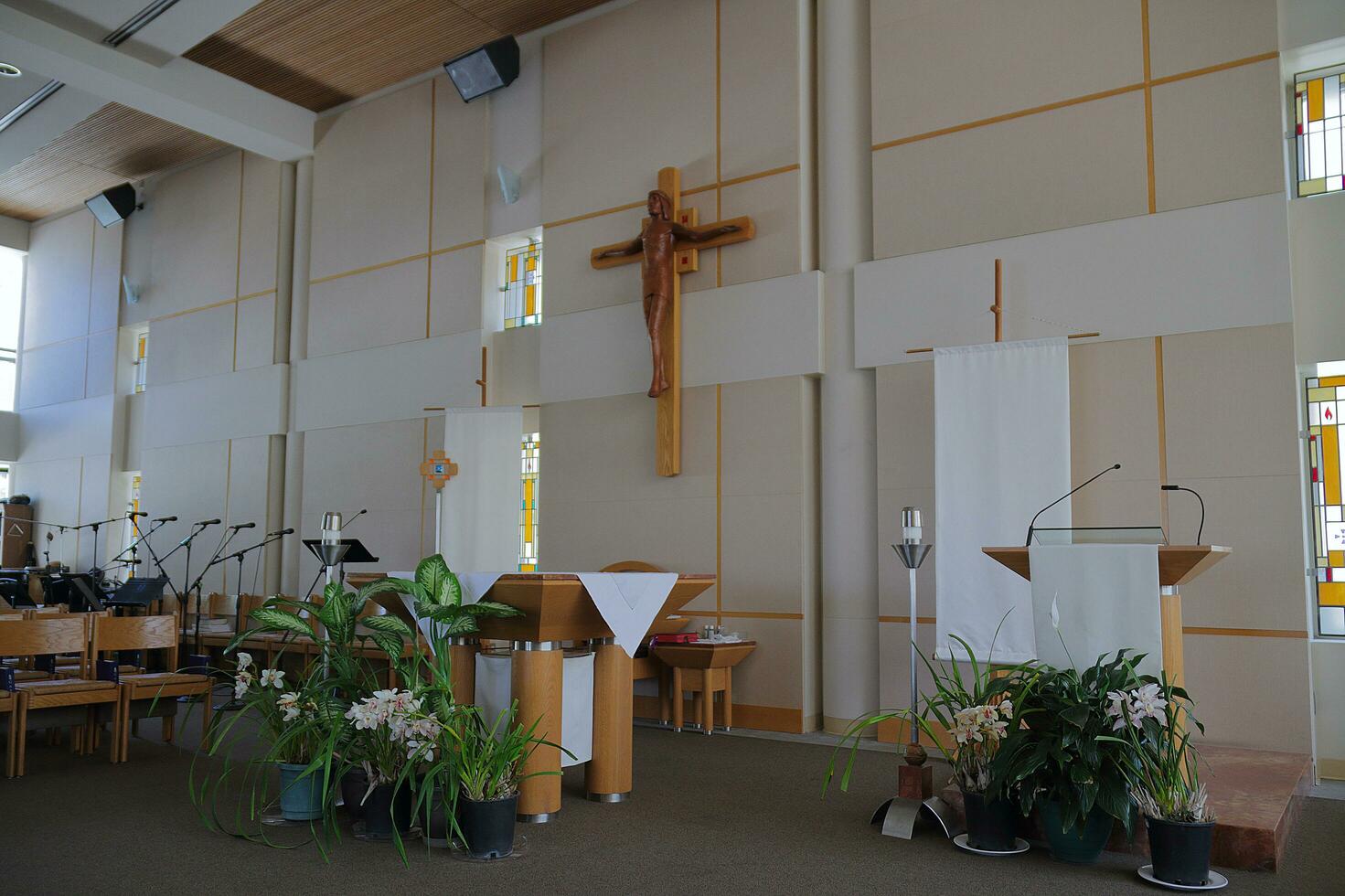 moderno americano católico Igreja altar dentro los angeles foto