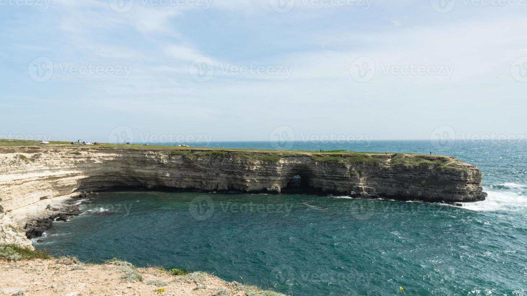 vista do mar e vista do belo cabo tarkhankut, na Crimeia. foto