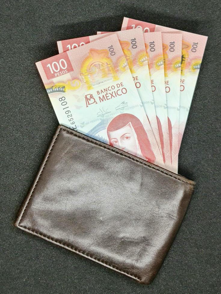 economia e finanças com dinheiro mexicano foto