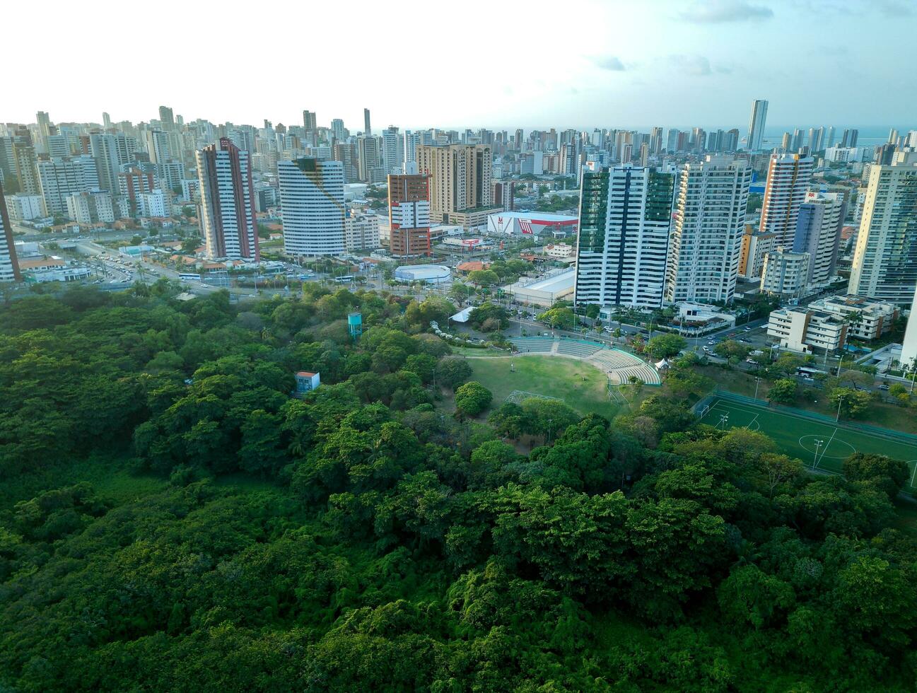 aéreo zangão cenas do a cidade foto