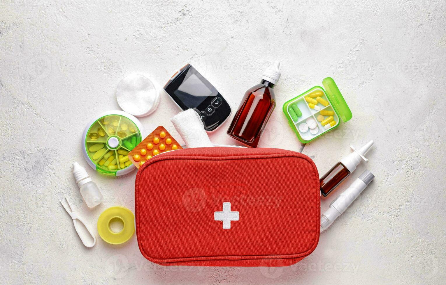 emergência primeiro ajuda kit, médico emergência suprimentos para saúde Cuidado e segurança, isolado para resgate e tratamento Apoio, suporte foto