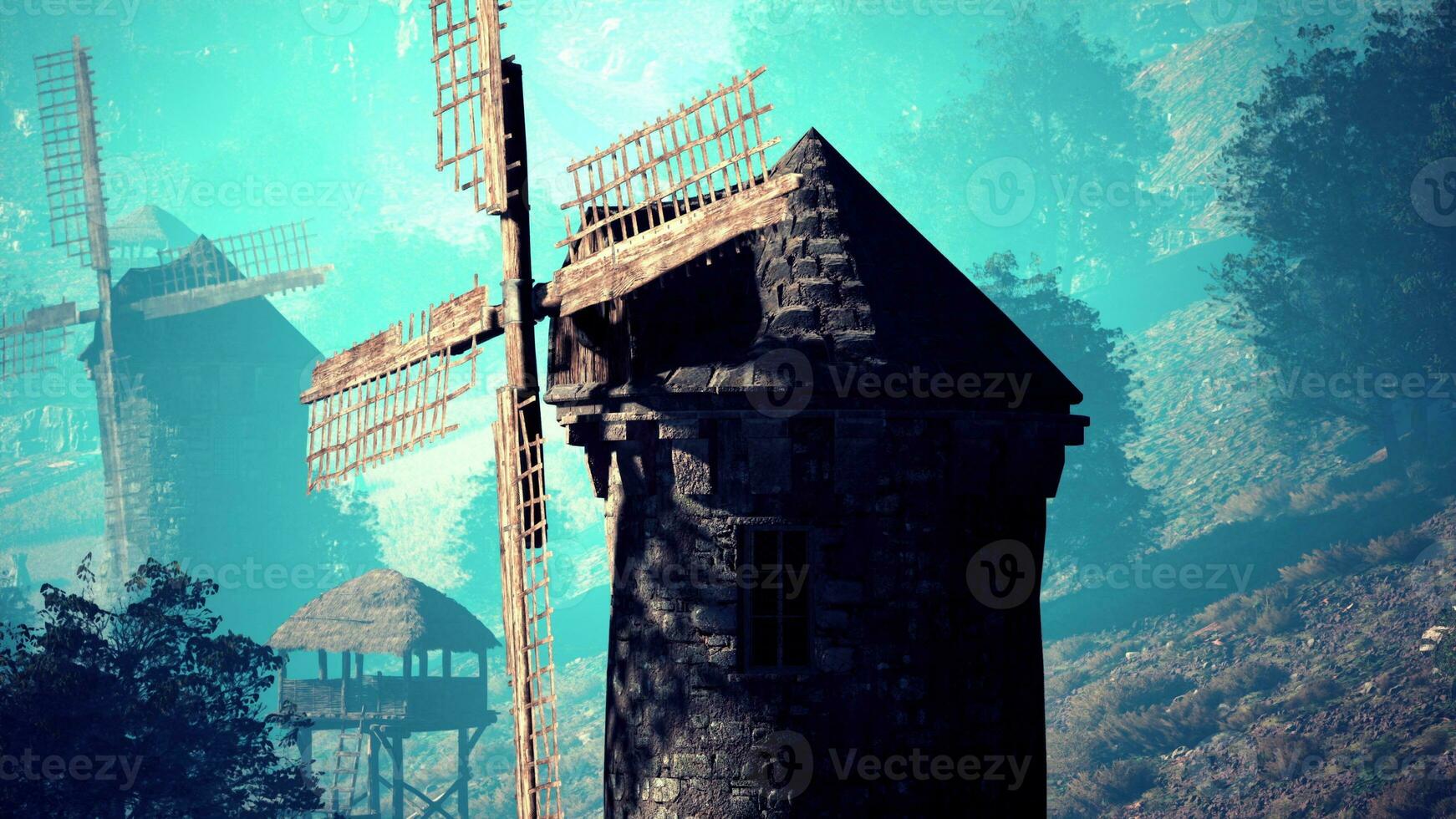campo panorama com velho moinho de vento foto