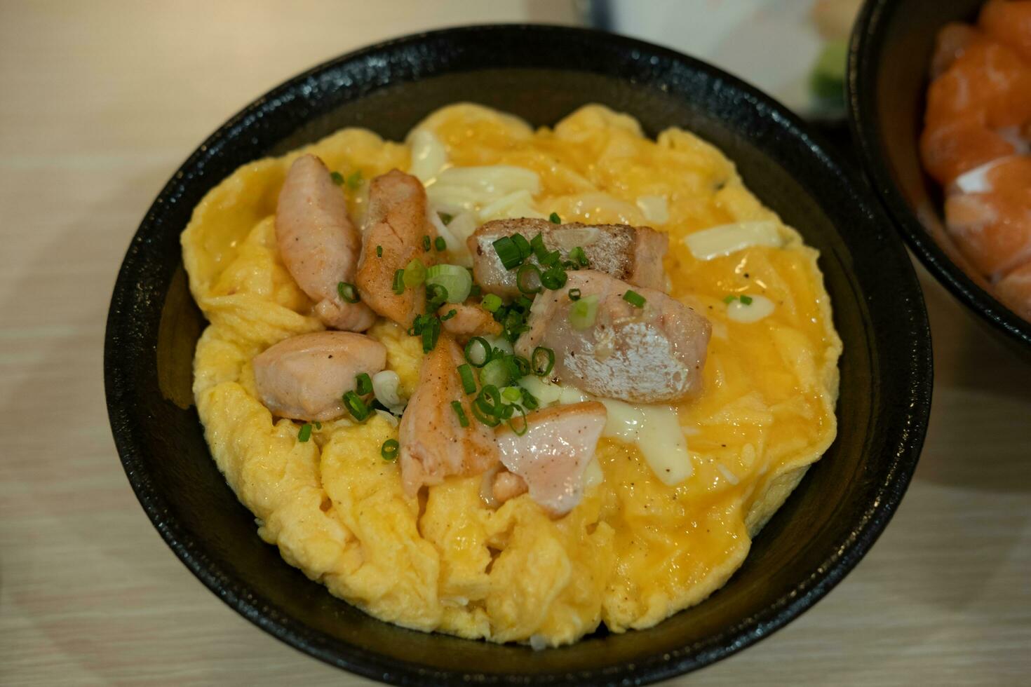 salmão omelete arroz jantar cardápio foto
