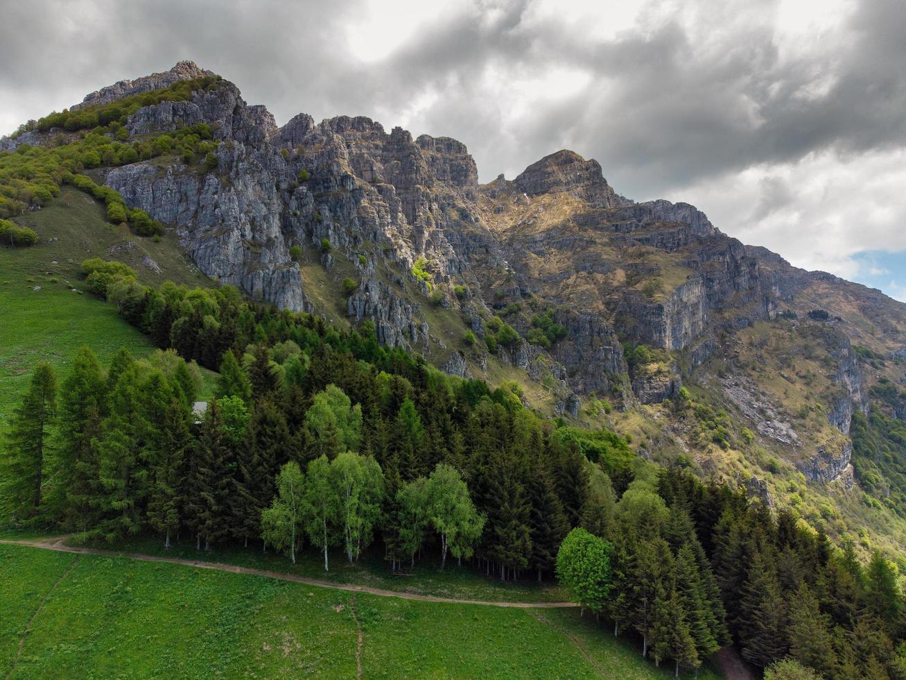 monte picos de cume resegone foto