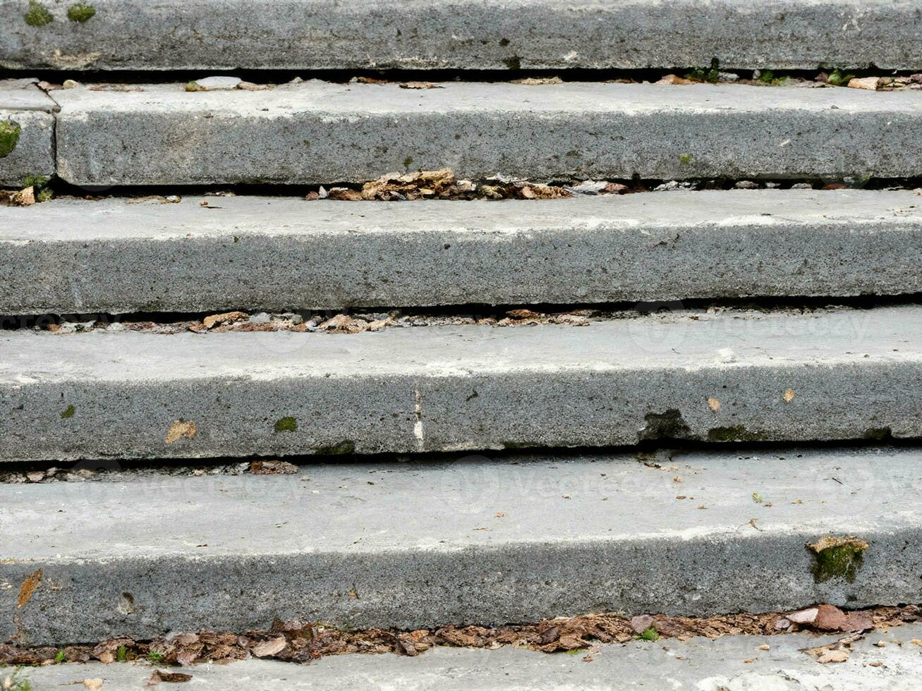 velho concreto escadas dentro uma cidade parque foto