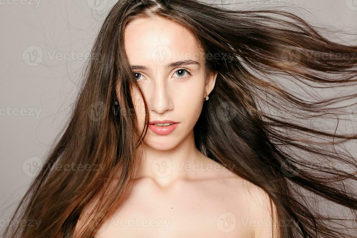 modelo Loiras garota. lindo Castanho cabelo garota. foto