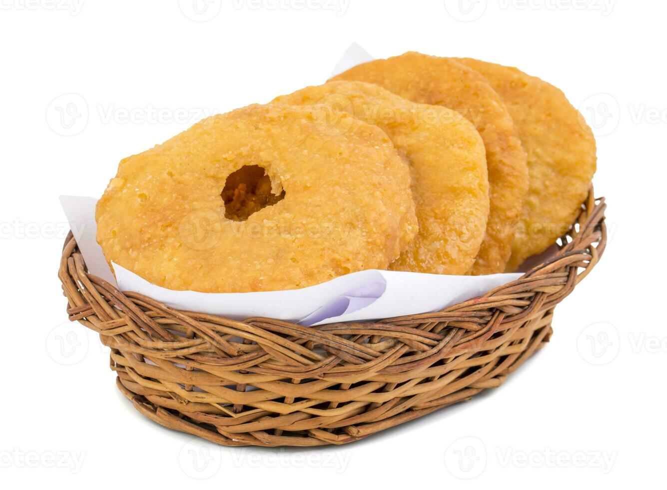 indiano tradicional doce kachori em branco fundo foto