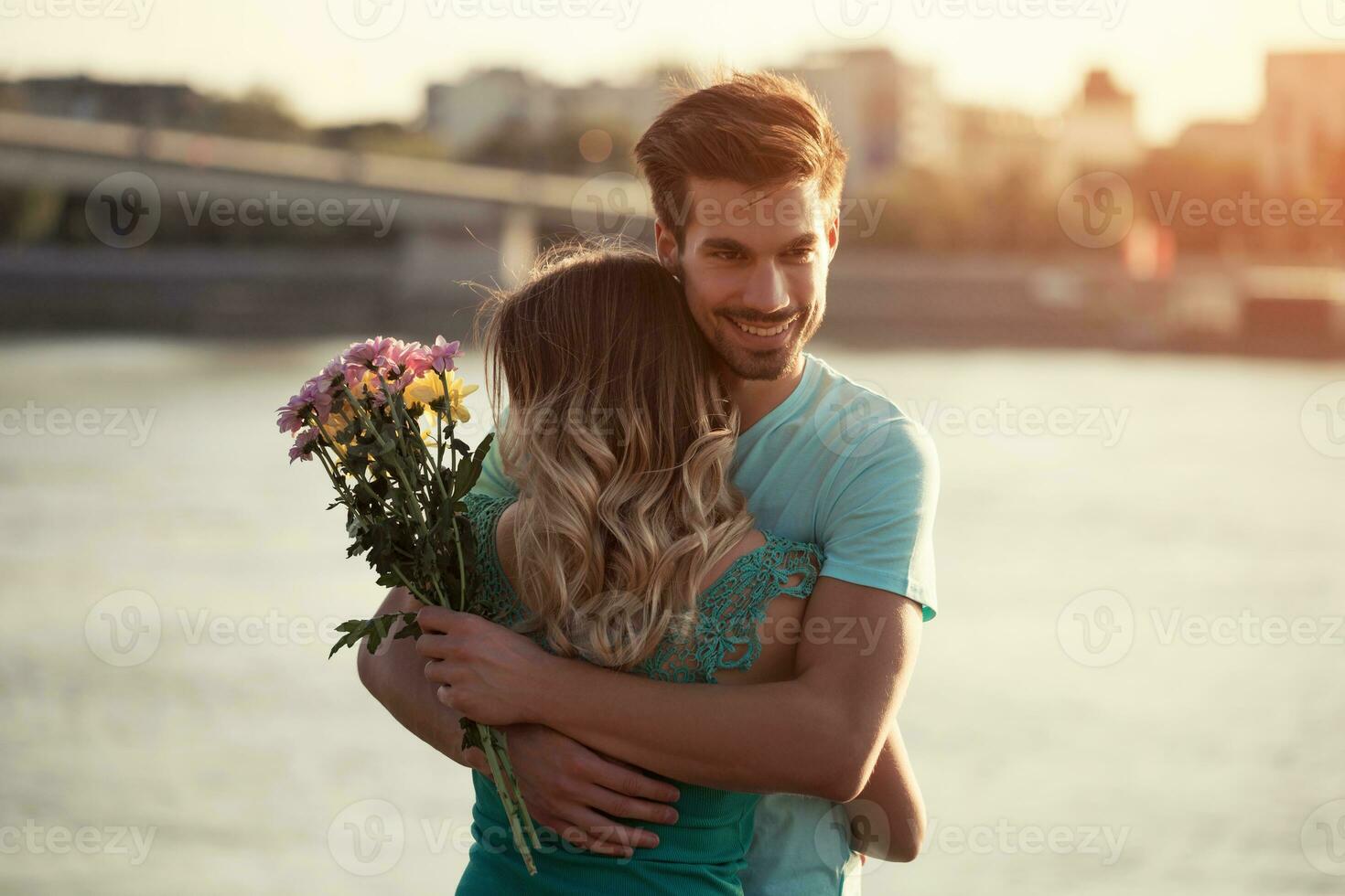 retrato do uma jovem homem ramalhete do flores romance moda encontro  isolado fundo inalterado 25020610 Foto de stock no Vecteezy