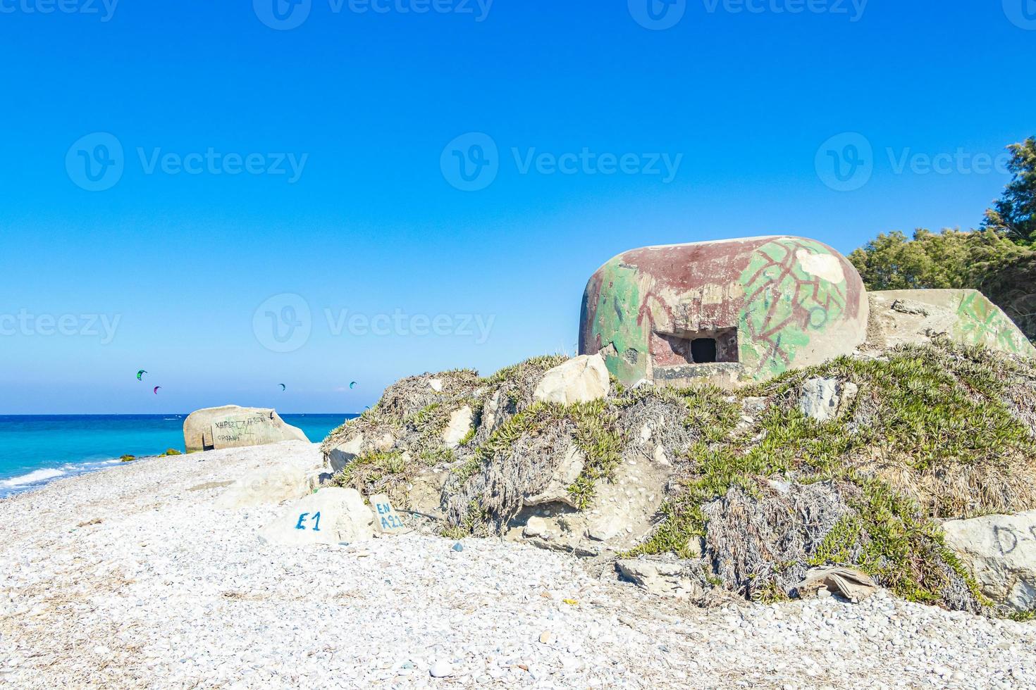 rochas em kremasti beach, rhodes, grécia, 2018 foto