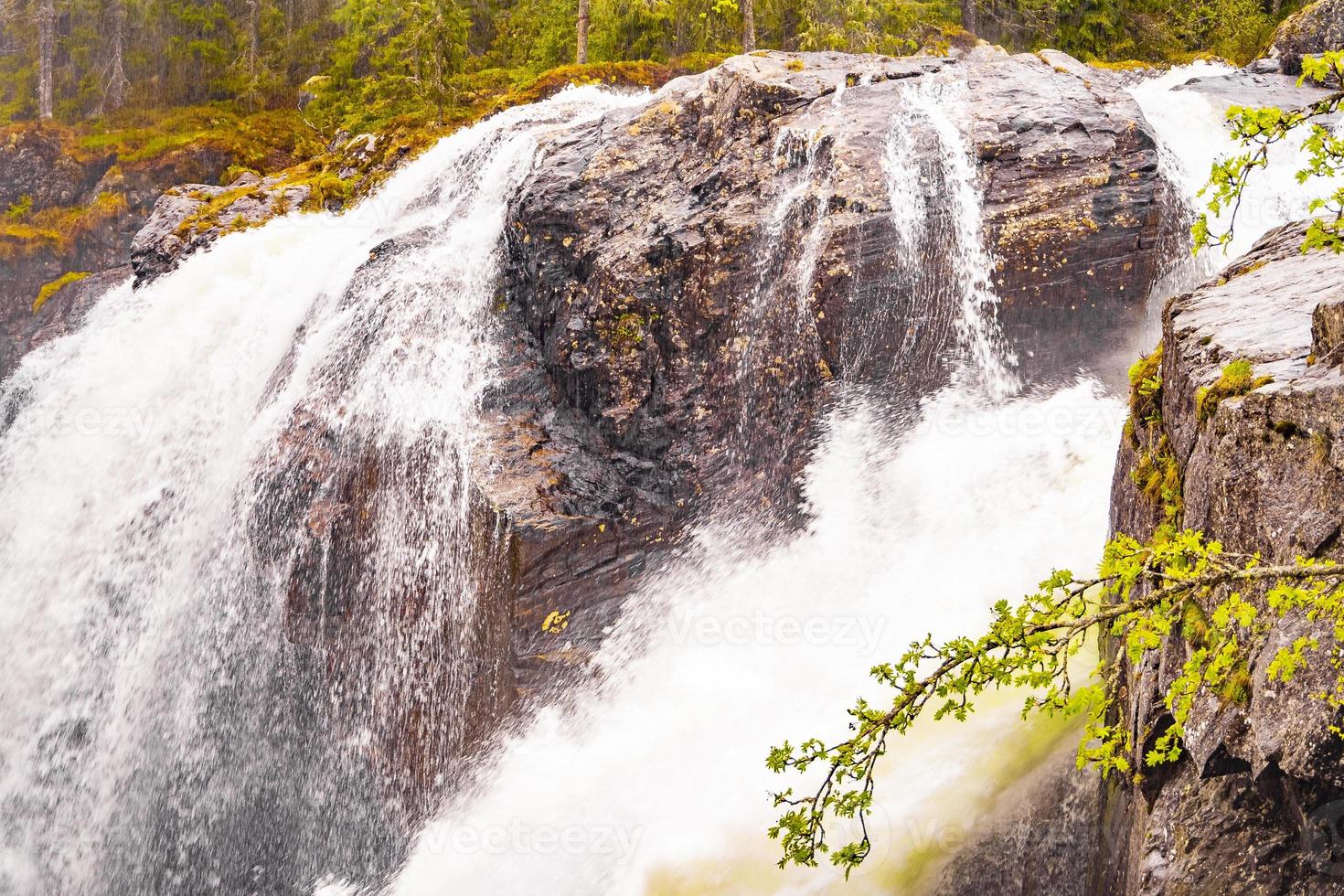 cachoeira rjukandefossen em hemsedal viken, noruega foto