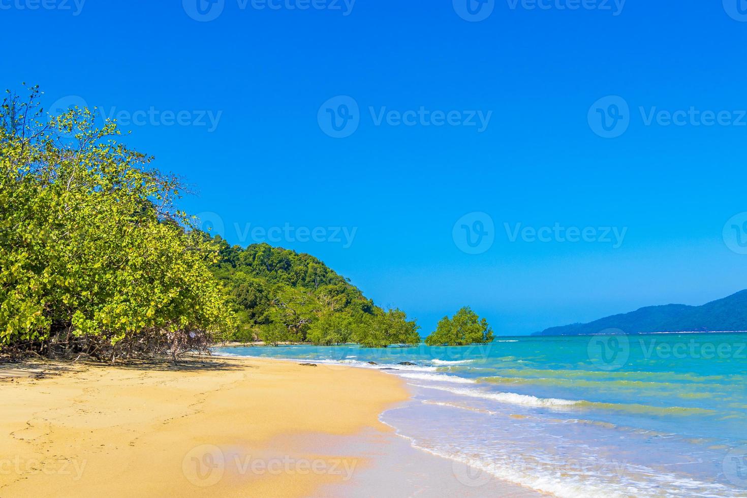 aow yai beach na ilha koh phayam, tailândia, 2020 foto