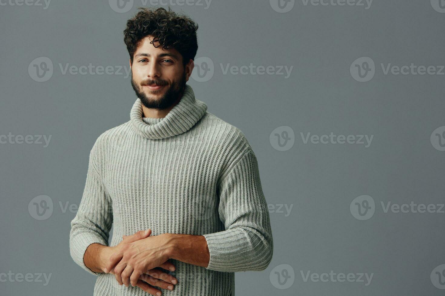 homem retrato à moda casual estúdio adulto pessoa masculino caucasiano expressão cabelo elegante cara foto