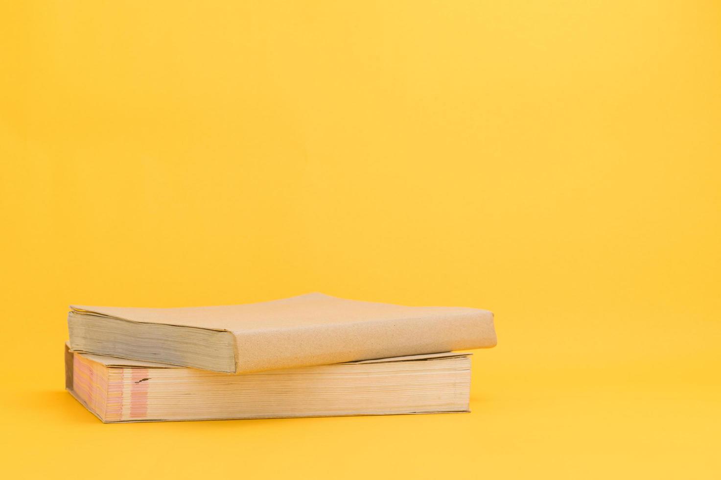 leia livros para aumentar o conhecimento e as habilidades foto