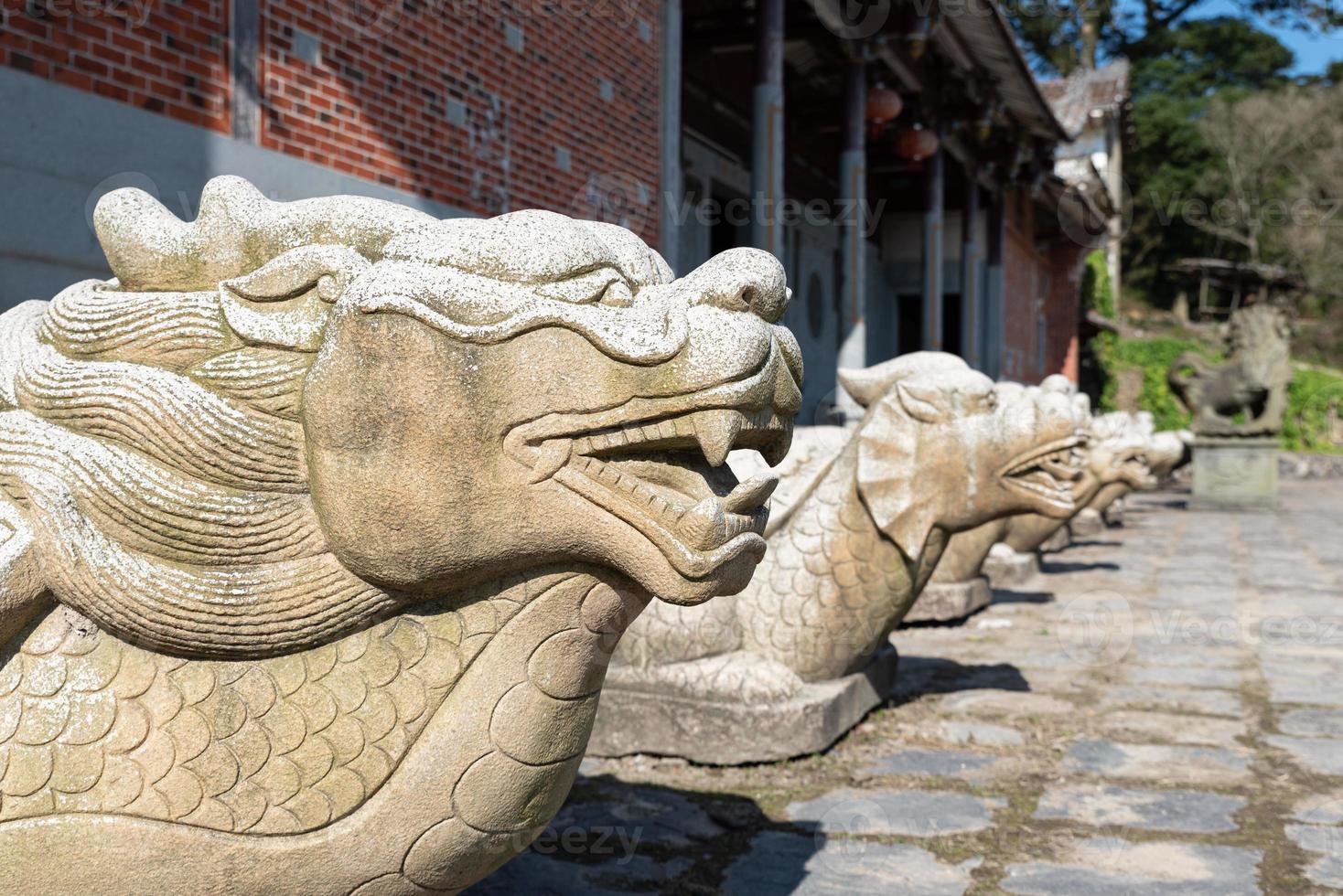 alguns detalhes do exterior dos templos budistas chineses tradicionais foto