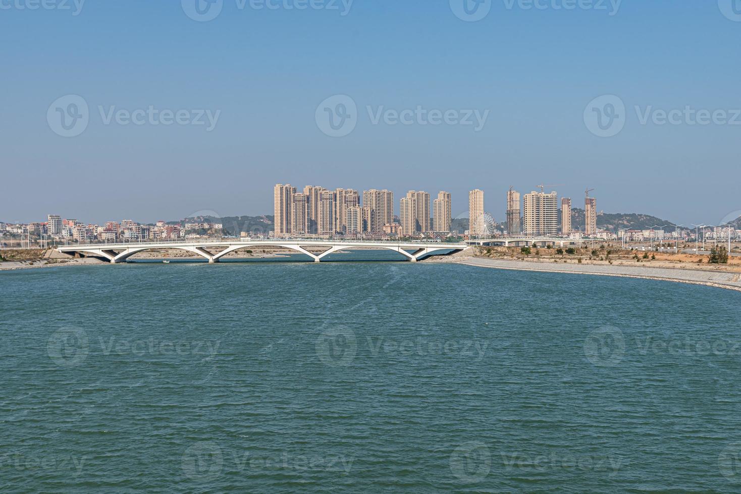 arquitetura urbana a beira mar foto