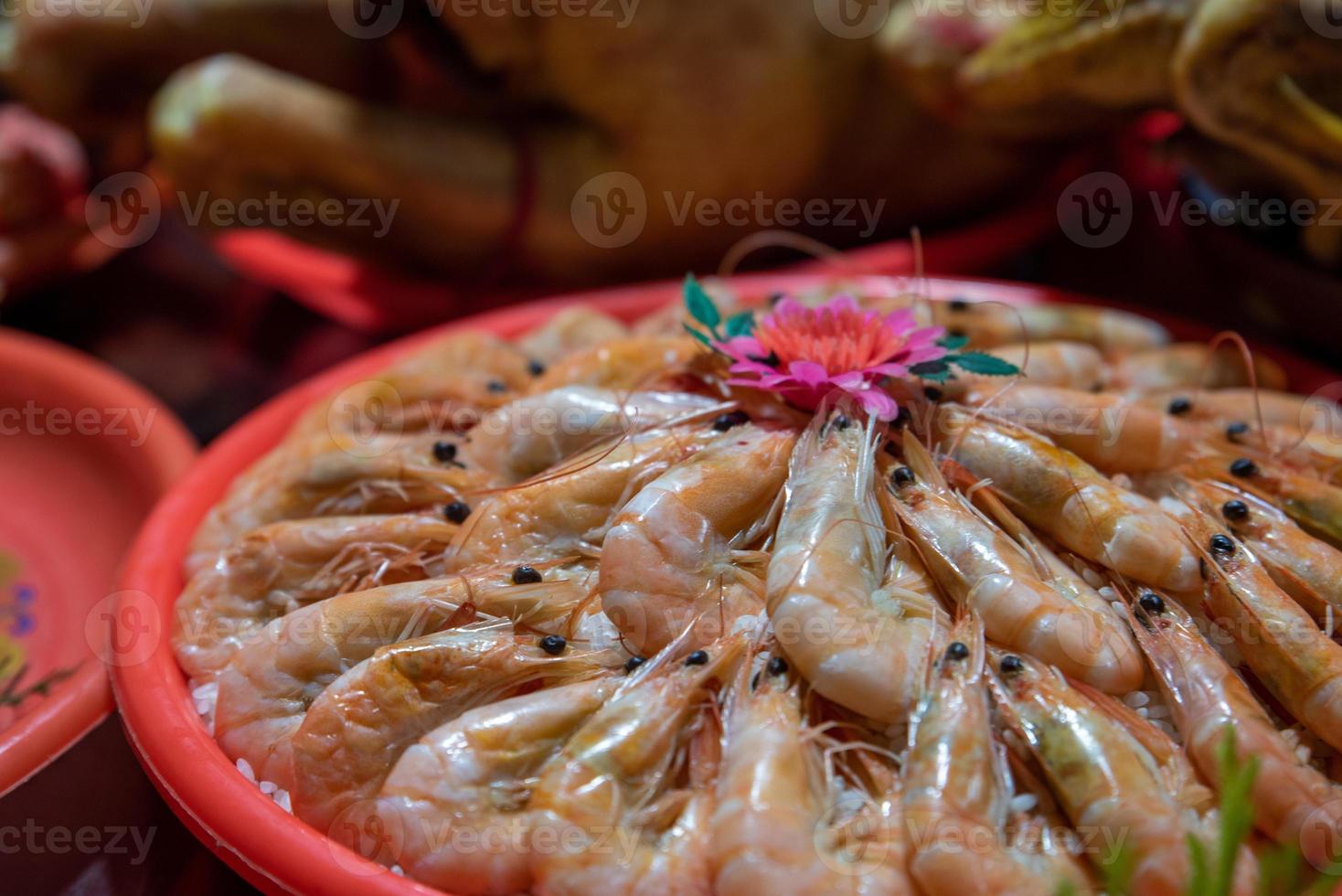 coloque comida em ordem para adorar os deuses foto