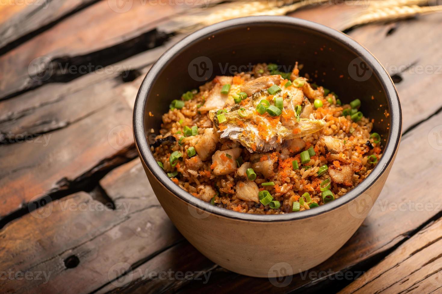 pratos de banquete chinês tradicional, arroz cozido de corvina amarela foto